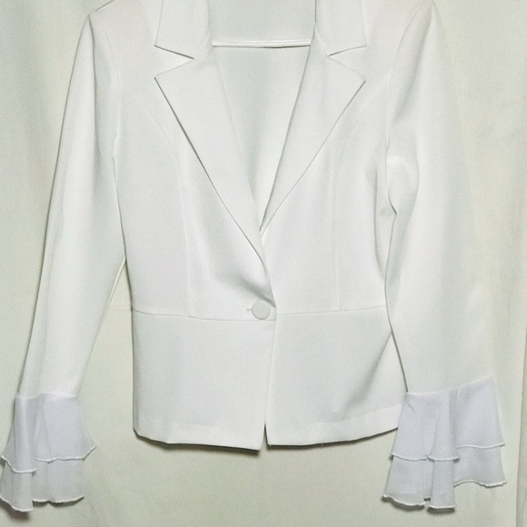 Women’s 2 piece suit..Jacket & Skirt..Winter White..missing tags. Size 10 - Picture 4 of 5